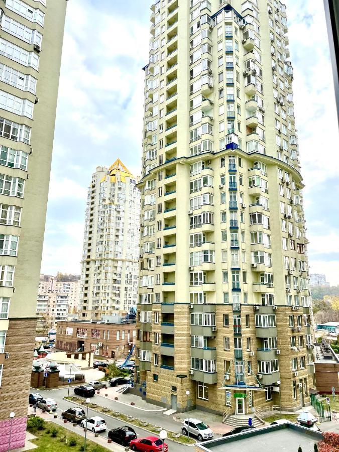 Navit Luxury Apartments With Breakfast Near The Railway Station, The City Center And The Park Kyjev Exteriér fotografie