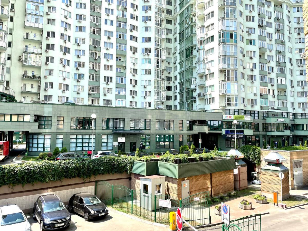 Navit Luxury Apartments With Breakfast Near The Railway Station, The City Center And The Park Kyjev Exteriér fotografie